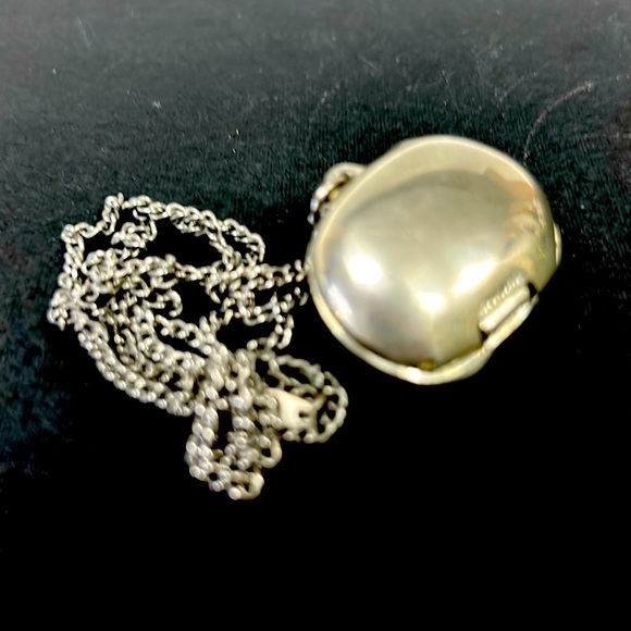 Vintage  Max Factor crème “ Aquarius Perfume “ Cat hinged holder/ necklace 22” - Picture 7 of 8